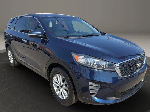 Used 2019 Kia Sorento LX image 3