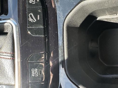 Used 2025 Jeep Compass Trailhawk image 27