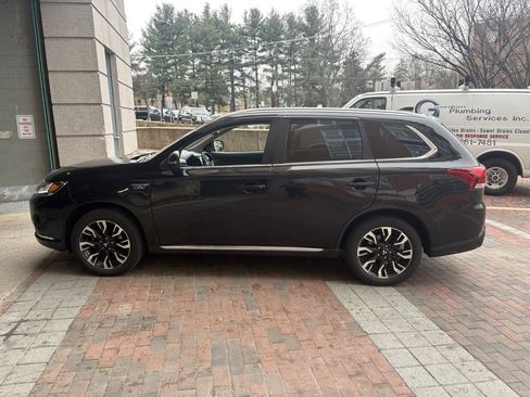 Used 2018 Mitsubishi Outlander GT image 8