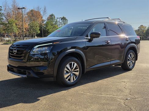 New 2025 Nissan Pathfinder SL image 4