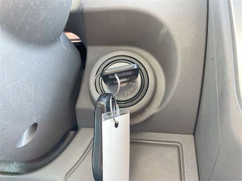 Used 2016 Nissan Frontier SV image 23