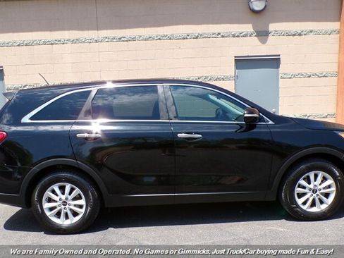 Used 2019 Kia Sorento L FWD image 6