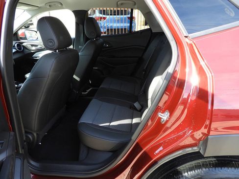 Used 2025 Chevrolet Trax LT w/ Driver Confidence Package FWD image 21