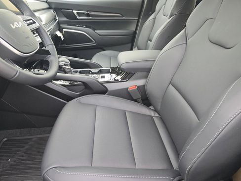 New 2025 Kia Telluride S image 7