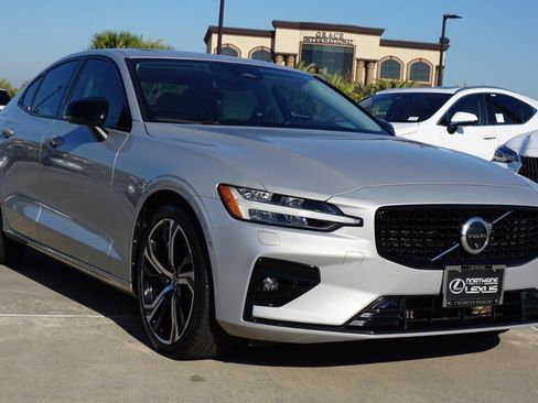 Used 2023 Volvo S60 B5 Plus w/ Climate Package image 2