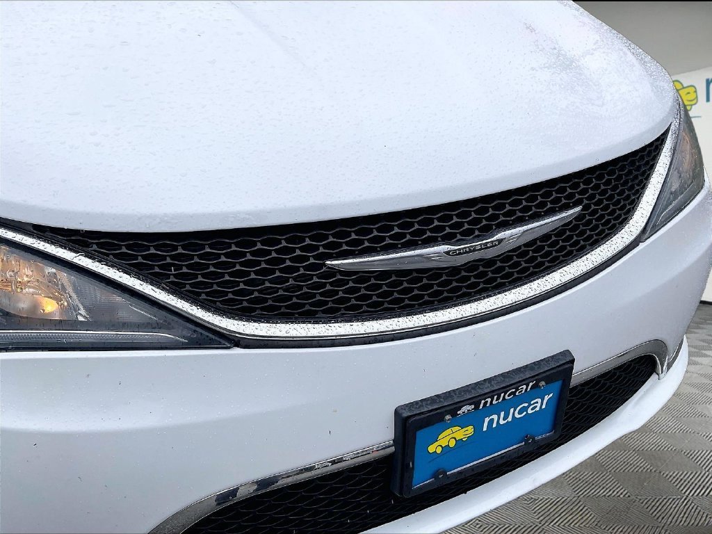 Used 2020 Chrysler Pacifica Touring-L FWD image 26