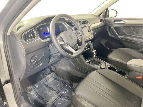 Used 2023 Volkswagen Tiguan SE image 9
