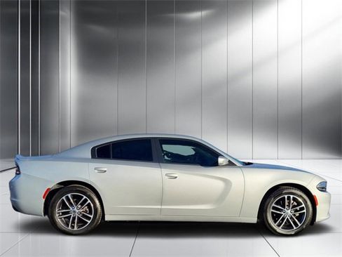 Used 2019 Dodge Charger SXT w/ Driver Confidence Group image 2
