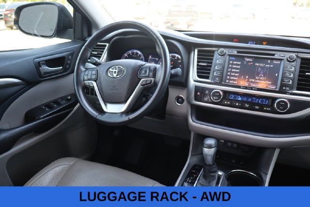 Used 2017 Toyota Highlander Limited AWD/4WD image 12