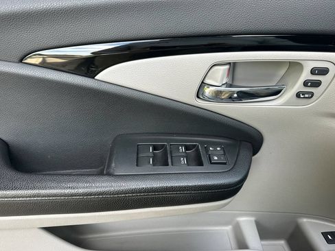 Used 2017 Honda Pilot Touring image 8
