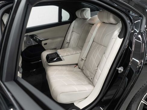 Used 2023 BMW 760i xDrive w/ Executive Package AWD/4WD image 12