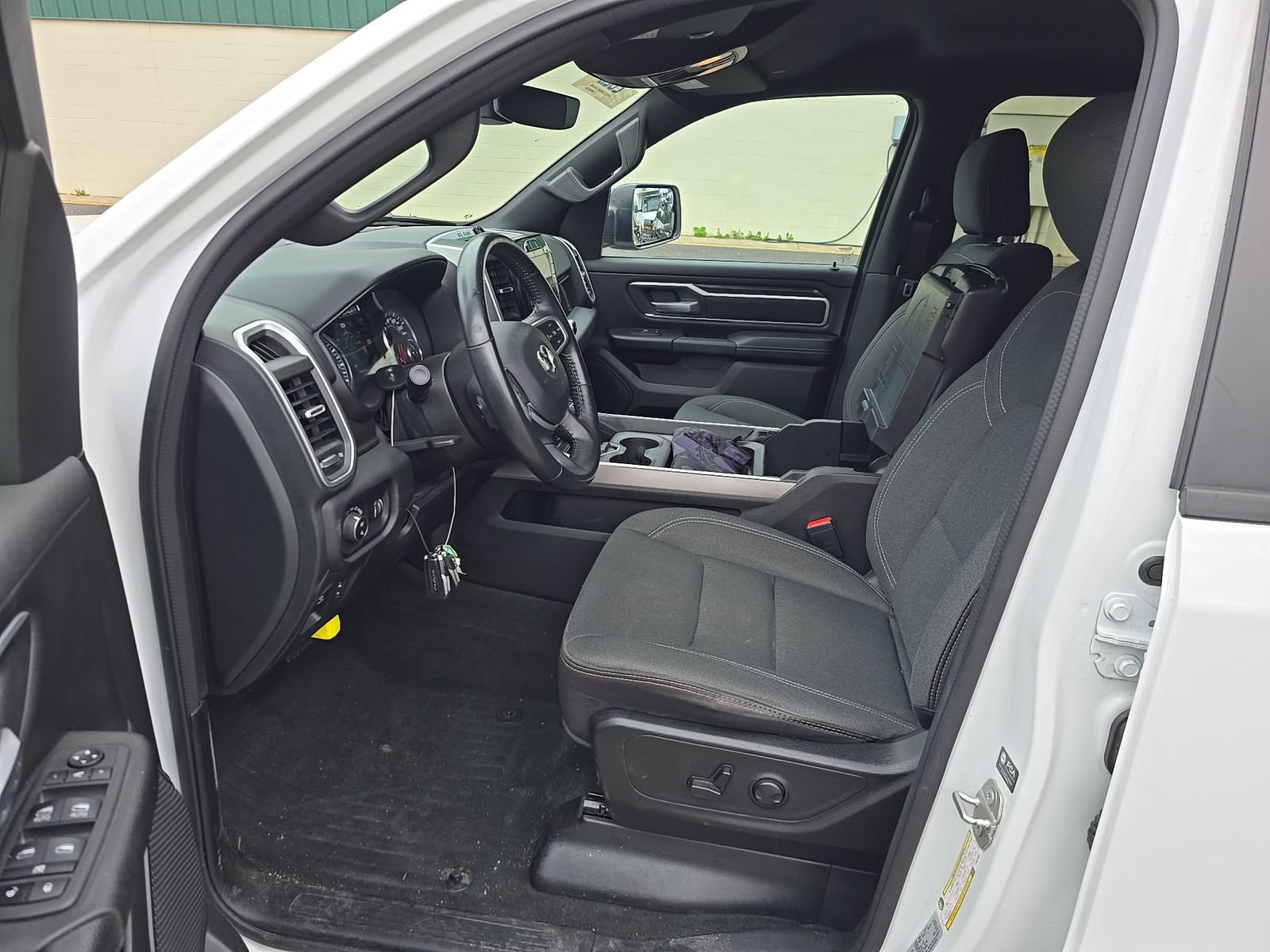 Used 2023 RAM 1500 Big Horn AWD/4WD image 3