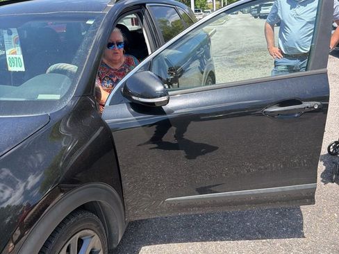 Used 2017 Kia Niro EX image 10