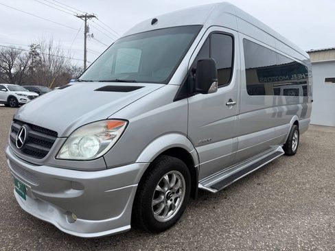 Used 2009 Dodge Sprinter 2500 RWD image 2