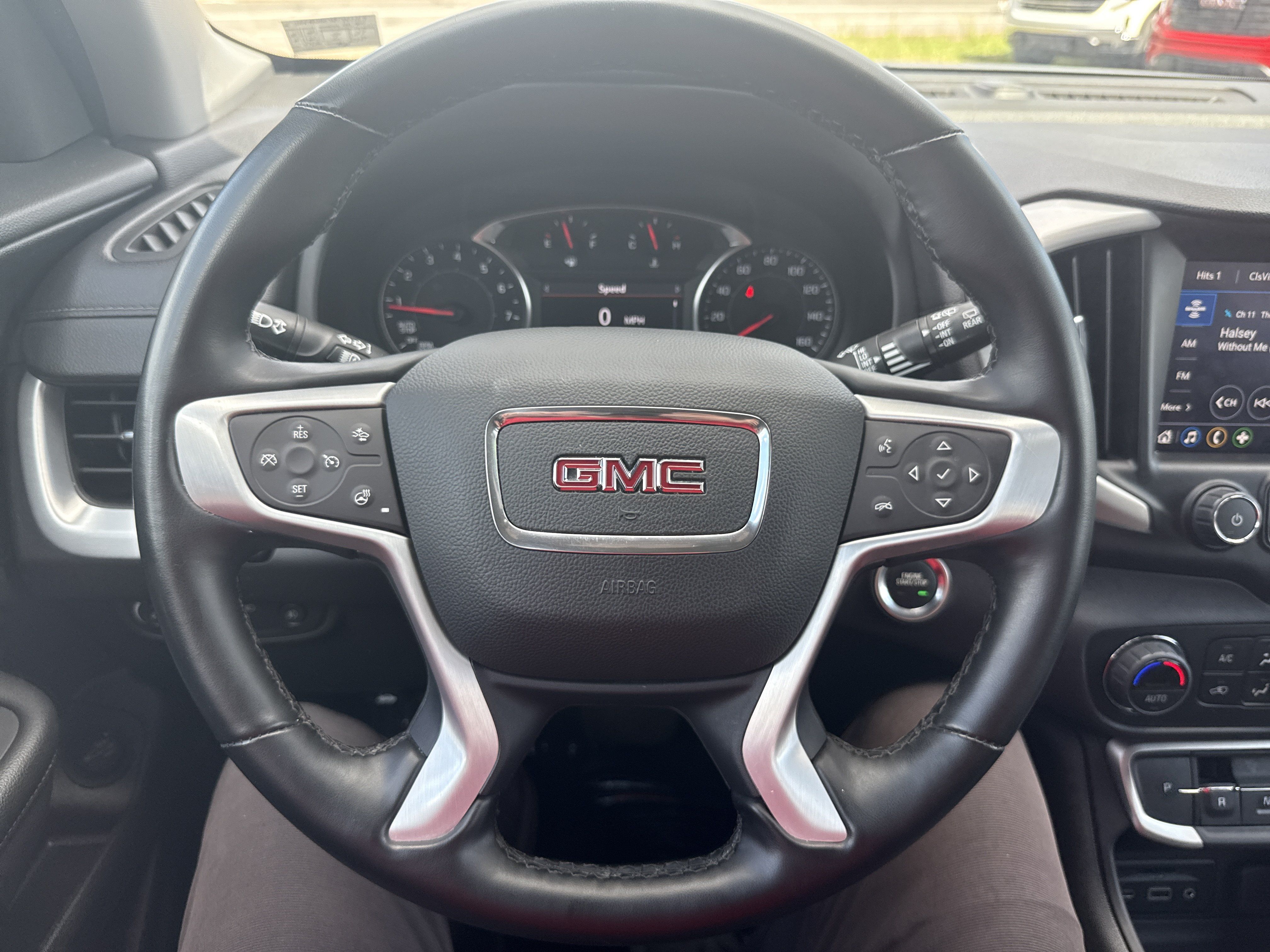 Used 2024 GMC Terrain SLT AWD/4WD image 18