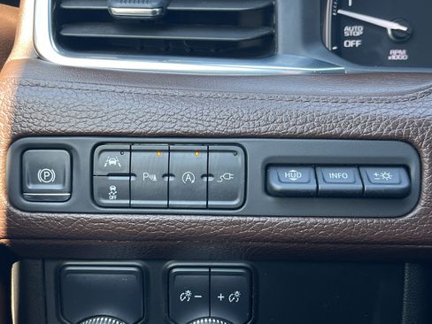 Used 2021 GMC Yukon XL Denali w/ Denali Premium Package image 13