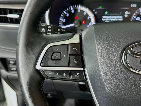 Certified 2025 Toyota Highlander XLE AWD/4WD image 16