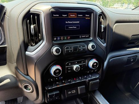 Used 2020 GMC Sierra 1500 AT4 w/ AT4 Premium Package AWD/4WD image 17