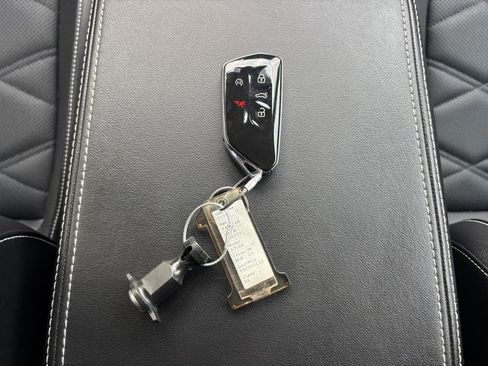 Used 2025 Volkswagen Atlas SE image 23