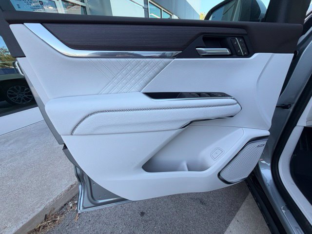 New 2027 GMC Acadia Denali w/ LPO, Floor Liner Package FWD image 4