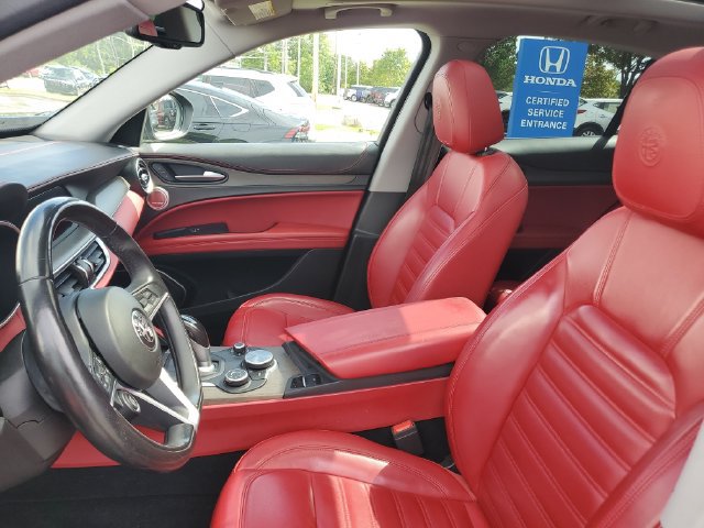 Used 2019 Alfa Romeo Stelvio Ti Lusso w/ Quick Order Package 22X Lusso AWD/4WD image 17