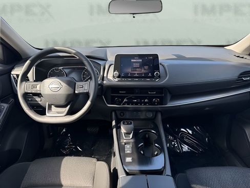 Used 2025 Nissan Rogue SV image 12