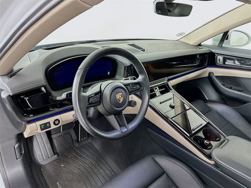 Used 2024 Porsche Panamera image 9