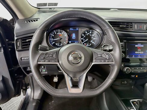 Used 2018 Nissan Rogue SV AWD/4WD image 3