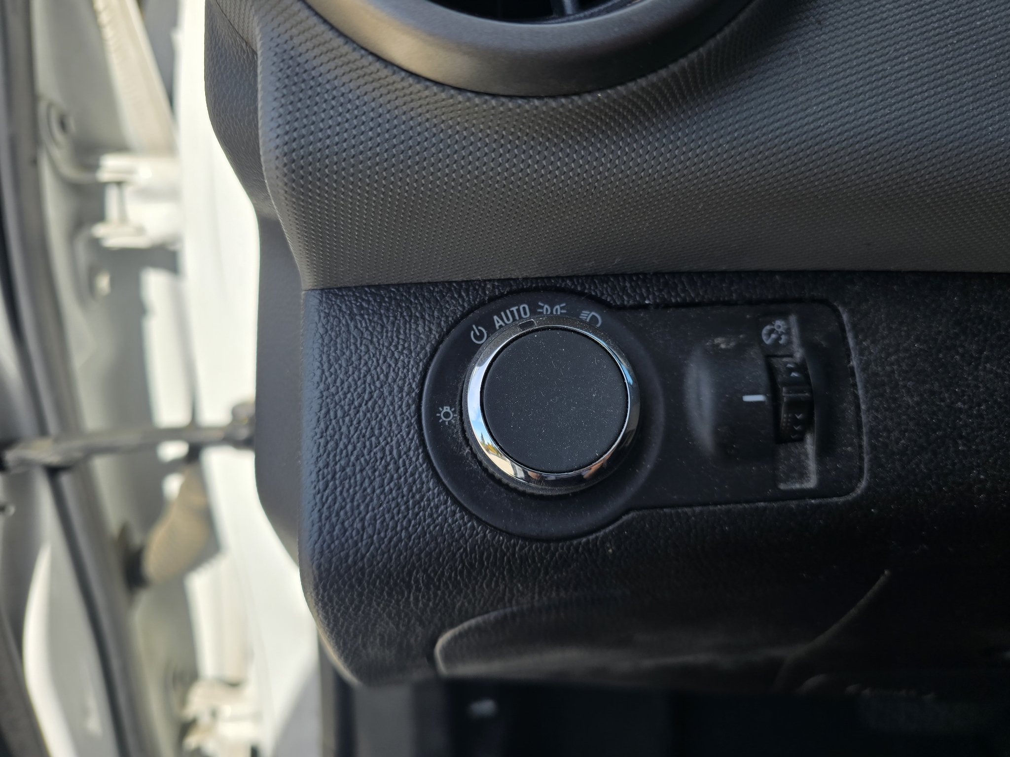 Used 2014 Chevrolet Sonic LT FWD image 19