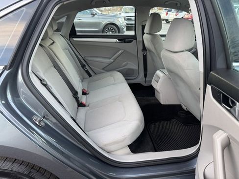 Used 2017 Volkswagen Passat 1.8T S image 11