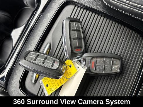 Used 2021 Chrysler Pacifica Limited w/ Uconnect Theater Family Group image 35