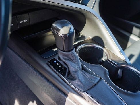 Used 2021 Toyota Camry SE w/ Carpet Mat Package (TMS) FWD image 22