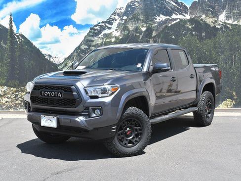 Used 2018 Toyota Tacoma TRD Sport w/ Technology Package AWD/4WD image 6