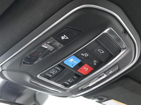 Used 2023 Jeep Grand Cherokee Altitude image 24