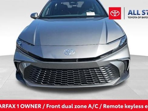 Used 2025 Toyota Camry SE FWD image 1