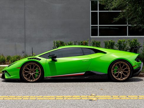 Used 2018 Lamborghini Huracan Performante AWD/4WD image 28