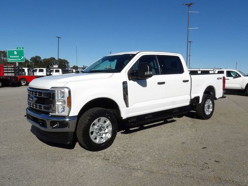 Used 2024 Ford F250 XLT image 3