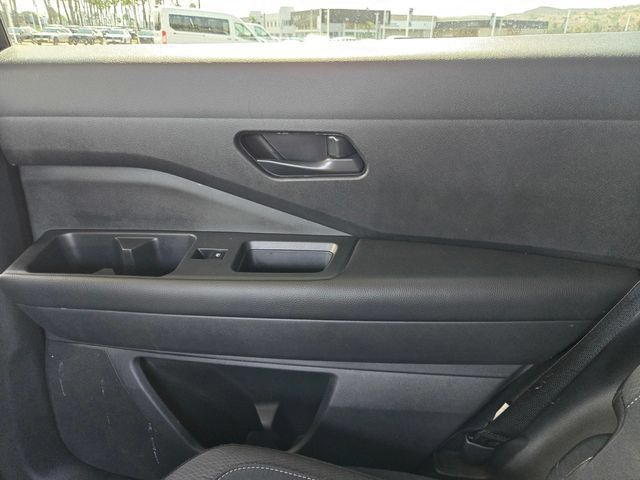 Used 2024 Nissan Pathfinder SV FWD image 12