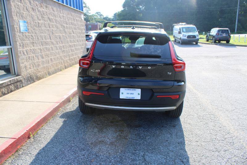 Used 2021 Volvo XC40 T4 Momentum FWD image 5
