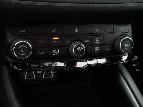 Used 2024 Dodge Durango SXT AWD/4WD image 23