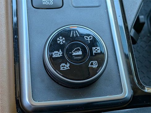 Used 2023 Nissan Pathfinder Platinum image 24