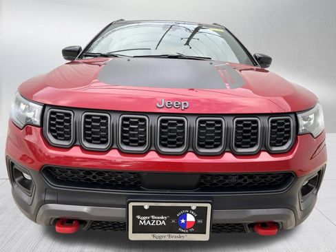 Used 2025 Jeep Compass Trailhawk AWD/4WD image 2