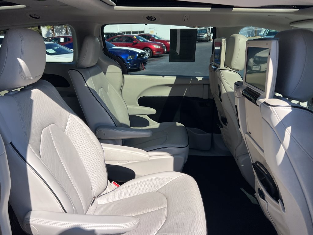 Used 2021 Chrysler Pacifica Limited w/ Uconnect Theater Family Group FWD image 26