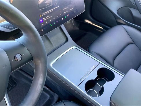 Used 2023 Tesla Model 3 Standard Range image 15