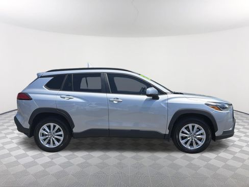 Certified 2022 Toyota Corolla Cross LE AWD/4WD image 18