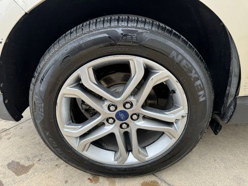 Used 2018 Ford Edge Titanium w/ Equipment Group 302A AWD/4WD image 7