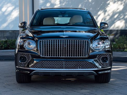 Used 2023 Bentley Bentayga Extended Wheelbase image 23