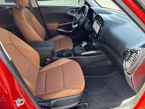 Used 2025 Kia Soul EX image 30