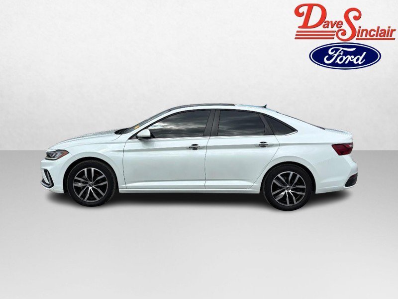 Used 2025 Volkswagen Jetta SE w/ Sunroof Package FWD image 10