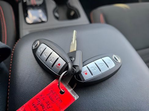 Used 2024 Nissan Frontier PRO-4X w/ Technology Package image 26